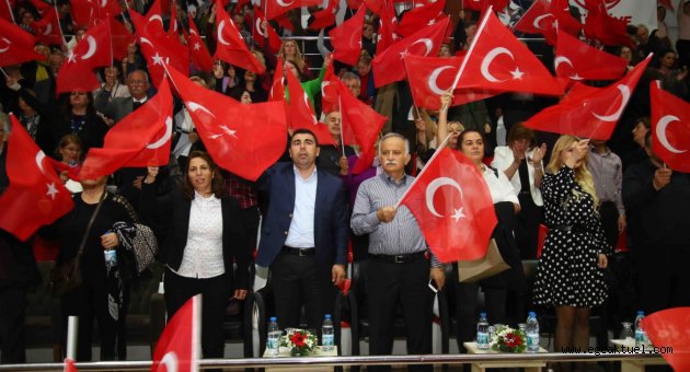 Bayraklı’da kadınlar doyasıya eğlendi!