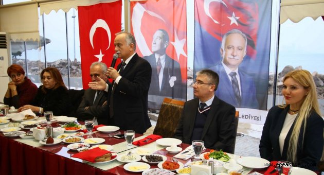 Bayraklı’da muhtarlara doğalgaz toplantısı