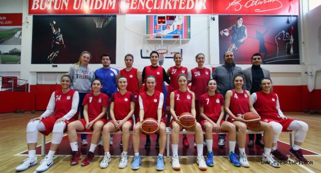  Bayraklı’da potanın perileri rüzgar gibi esiyor
