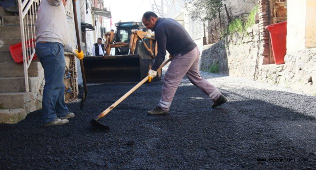 Bayraklı’da yıpranan yollar asfaltlanıyor