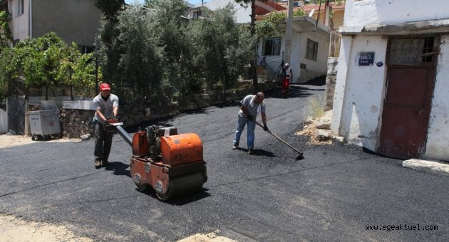 Bayraklı’da yollar asfaltlanıyor
