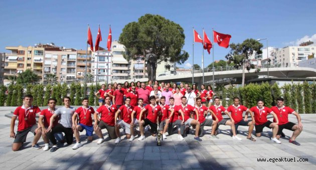 Bayraklı ‘halk oyunlarında’ avrupa’ya açılıyor