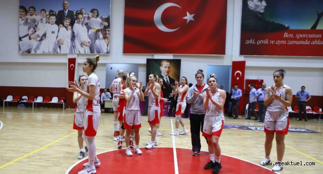 Bayraklı’nın perileri play-off peşinde  