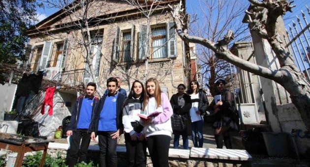 Bayraklı’nın tarihi evleri arşivleniyor