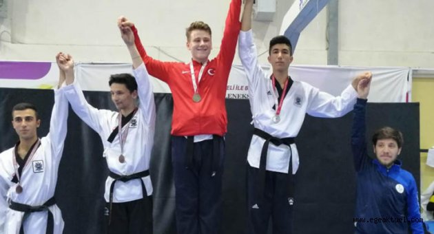 Bayraklı Taekwondo’da madalyaya doymuyor