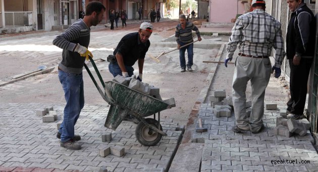 Bayraklı’ya 50 bin metrekare parke taş