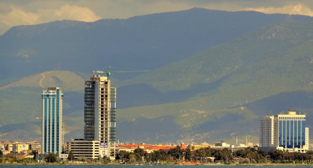 Bayraklı yükselmeye devam ediyor