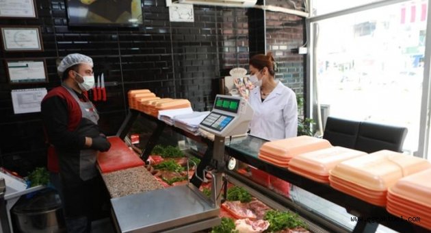 Bayraklı zabıtası gıda denetimi yaptı