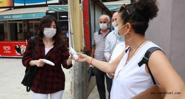 Bayraklı'da 15 bin adet dezenfekte ürünü dağıtıldı