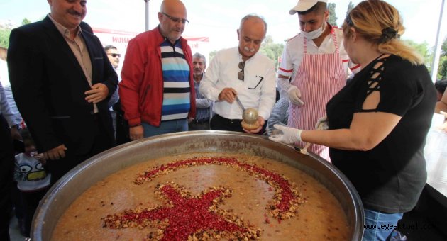 Bayraklı'da 15 bin kişilik Aşure