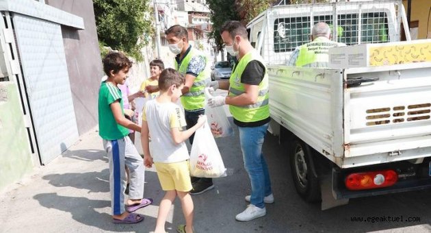 Bayraklı'da 2 bin 648 aileye gıda yardımı
