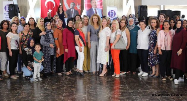 Bayraklı'da annelere aile içi iletişim önerileri