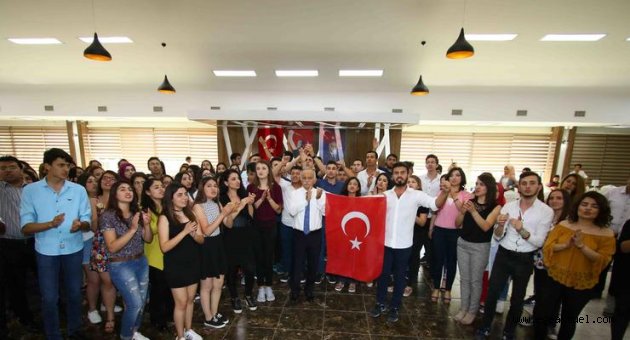 Bayraklı'da başarılı öğrencilere burs desteği