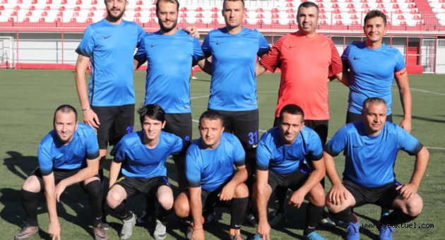 Bayraklı'da başkanlık futbol turnuvası başladı