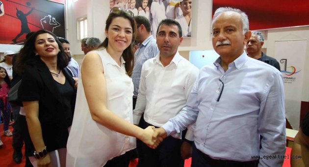 Bayraklı'da bayram geleneği sürüyor