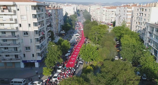 Bayraklı'da binlerce kişilik kortej yürüyüşü