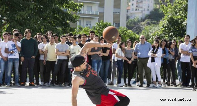 Bayraklı'da gençlik festivali