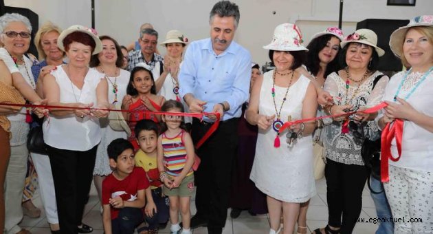 Bayraklı'da kursiyerlerden resim sergisi