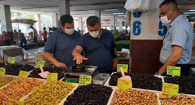 Bayraklı'da pazarcılara terazi ayarı denetimi
