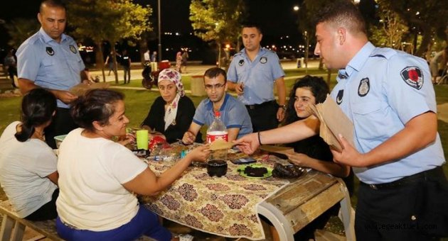 Bayraklı'da piknikçilere farkındalık etkinliği