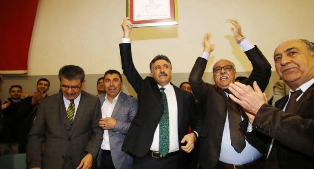 Bayraklı'da Serdar Sandal mesaiye başladı