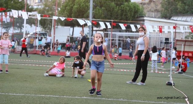 Bayraklılı çocuklar hem spor yaptı, hem eğlendi