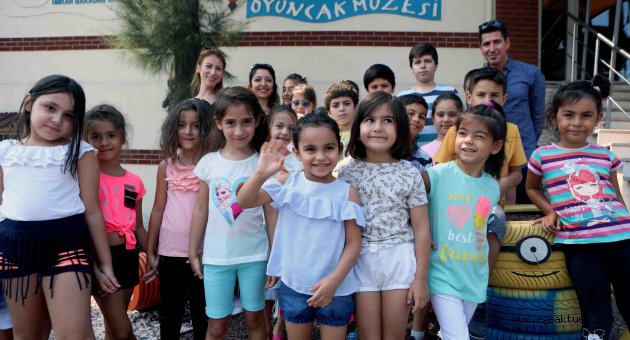 Bayraklılı çocuklar oyuncak müzesini gezdi