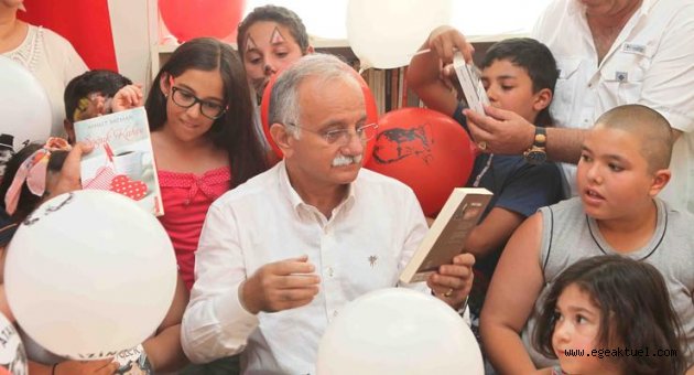 Bayraklı'nın kütüphaneleri örnek oldu