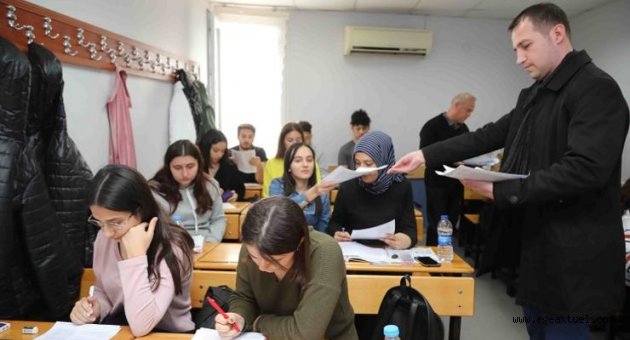 BAYSEM'li öğrencilere memnuniyet anketi