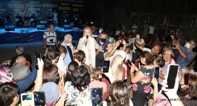 Bedia Akartürk’ten türkü şöleni