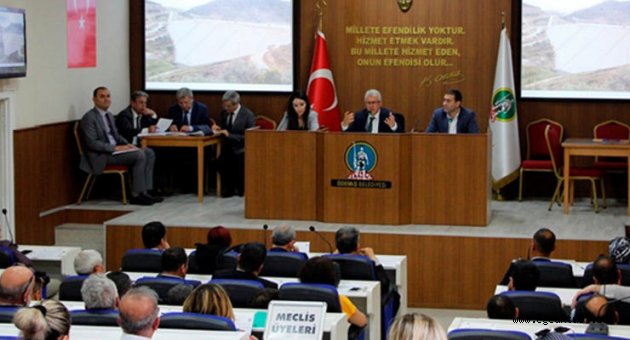 Belediye başkan yardımcısının maaşı meclisi karıştırdı