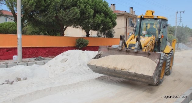 Bergama’da mahalle yolları yenileniyor 
