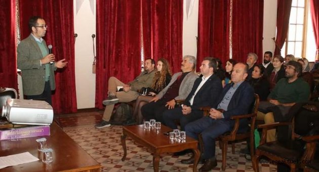 Bergama’daki arkeolojik kazılar anlatıldı