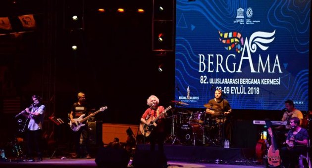 Bergama'da 82 yıllık sönmeyen ışık
