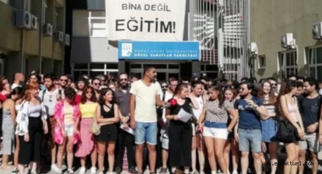 Beş akademisyen görevden alındı