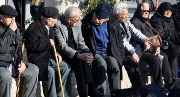 Bilim Kurulu Üyesi Prof. Dr. Tevfik Özlü, "65 yaş ve üstü için bir esneme bekliyor