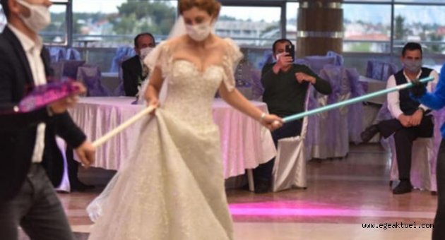 Bilim Kurulu Üyesi Prof. Özlü’den 'düğün' ve '65 yaş' açıklaması