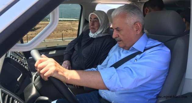 Binali Yıldırım, İstanbul-İzmir Otoyolu'nda direksiyona geçti 