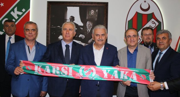 Binali Yıldırım karış karış İzmir’i dolaşıyor