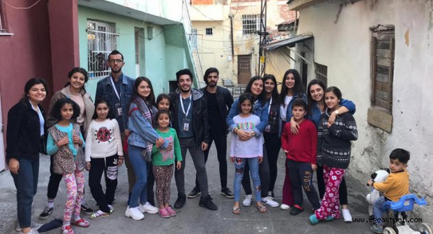 Bir çocuk değişir, İzmir değişir