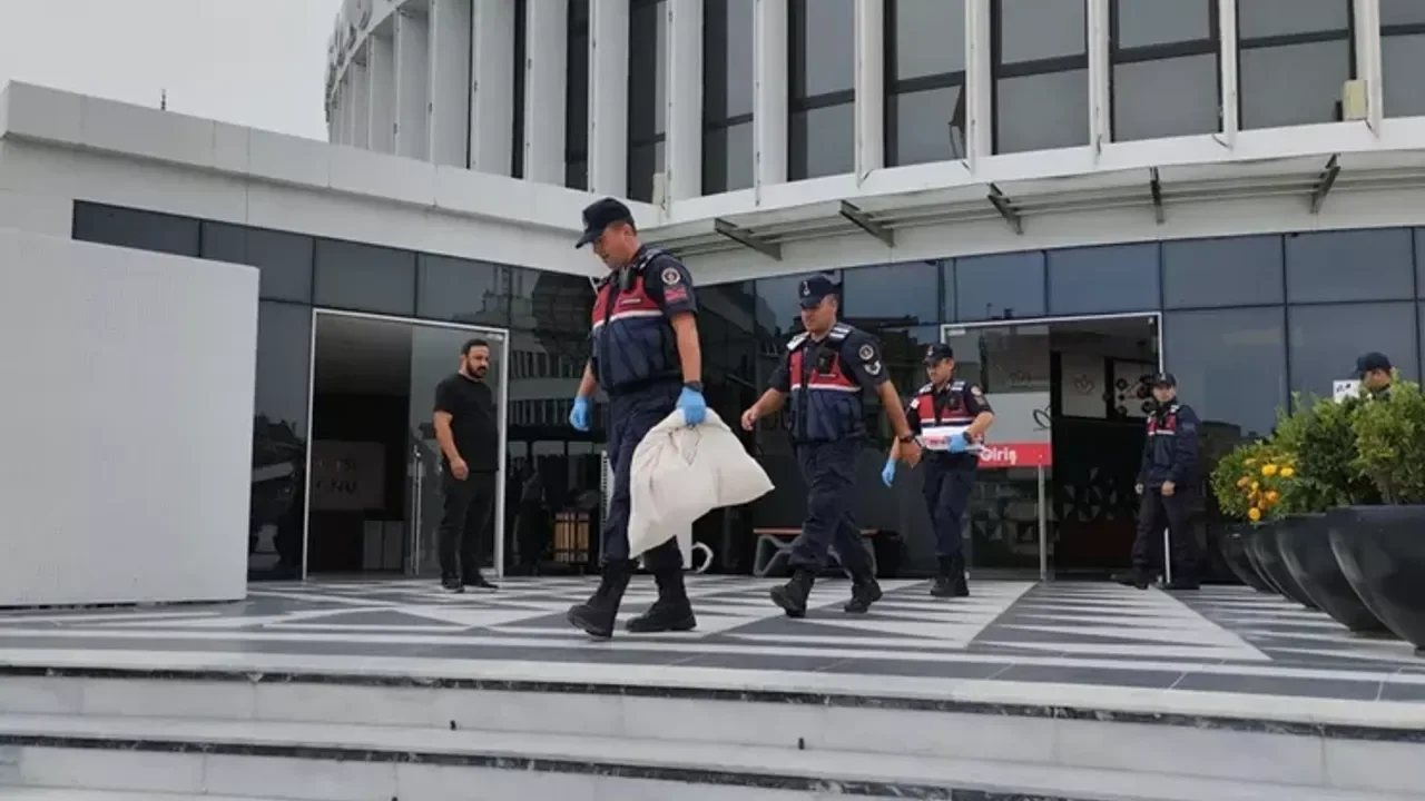 Bolu Belediyesine yönelik operasyonda 4 kişi gözaltında