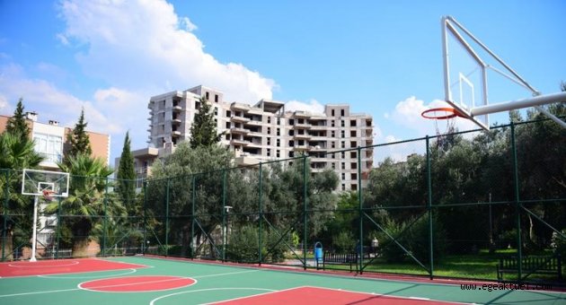 Bornova Belediyesi Gökkuşağı Parkı’nı tamamen yeniledi