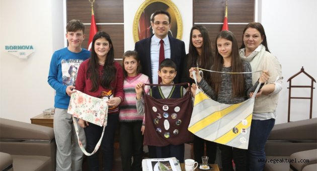 Bornova Belediyesi’nden bez torba desteği