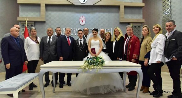 Bornova Belediyesi’nden evlenmek isteyen gençlere destek