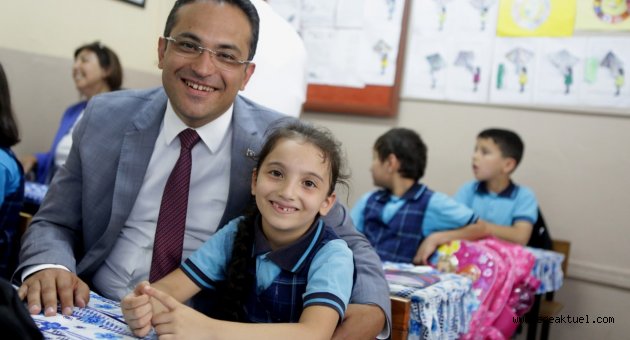 Bornova Belediyesi’nden okullara temizlik seti