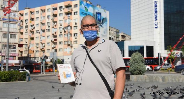 Bornova Belediyesi vatandaşlara kitap hediye etti