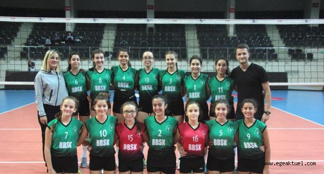 Bornova Belediyesi voleybolcu kızları ile gurur duyuyor