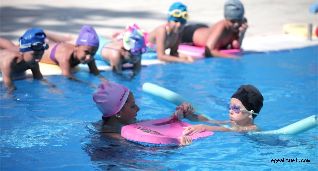 Bornova Belediyesi'nden yıl boyu yüzme eğitimi