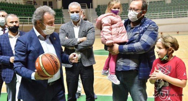 Bornova Belediyespor Ayda ve Atakan’ı ağırladı