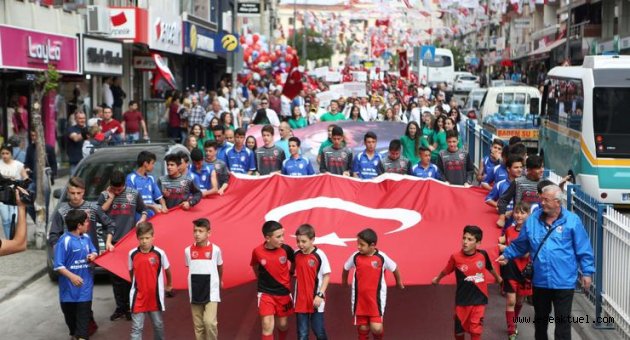 Bornova’da 23 Nisan dopdolu geçecek